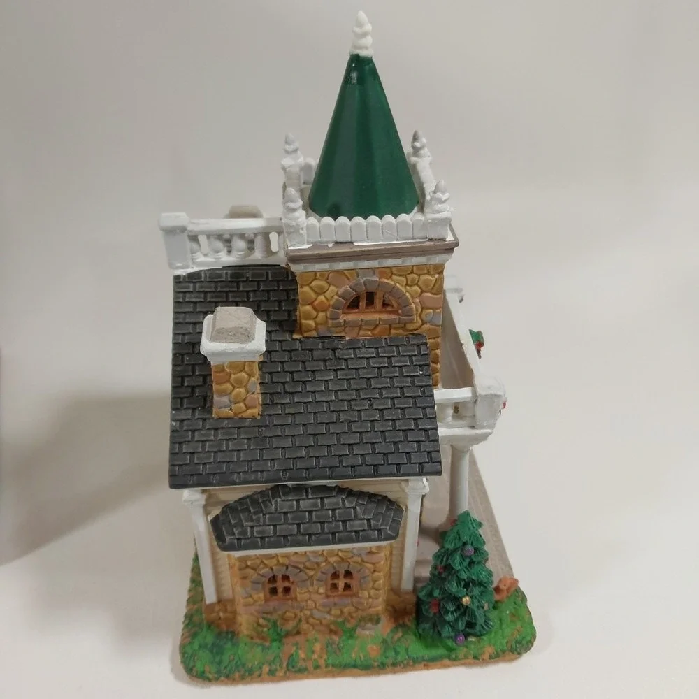 Lemax Cedar Creek Church‎ Illuminated Christmas Village with Box 2013
